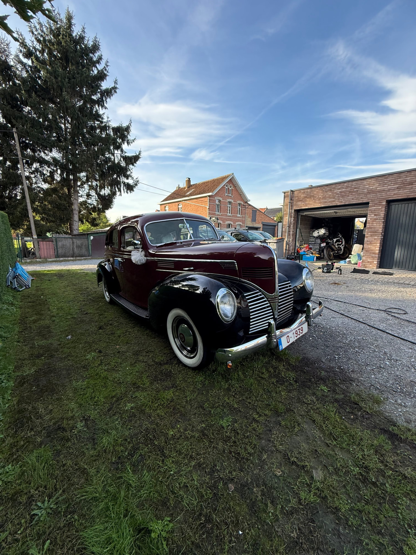 Oldtimer Dodge uit circa 1939 na een wasbeurt op locatie