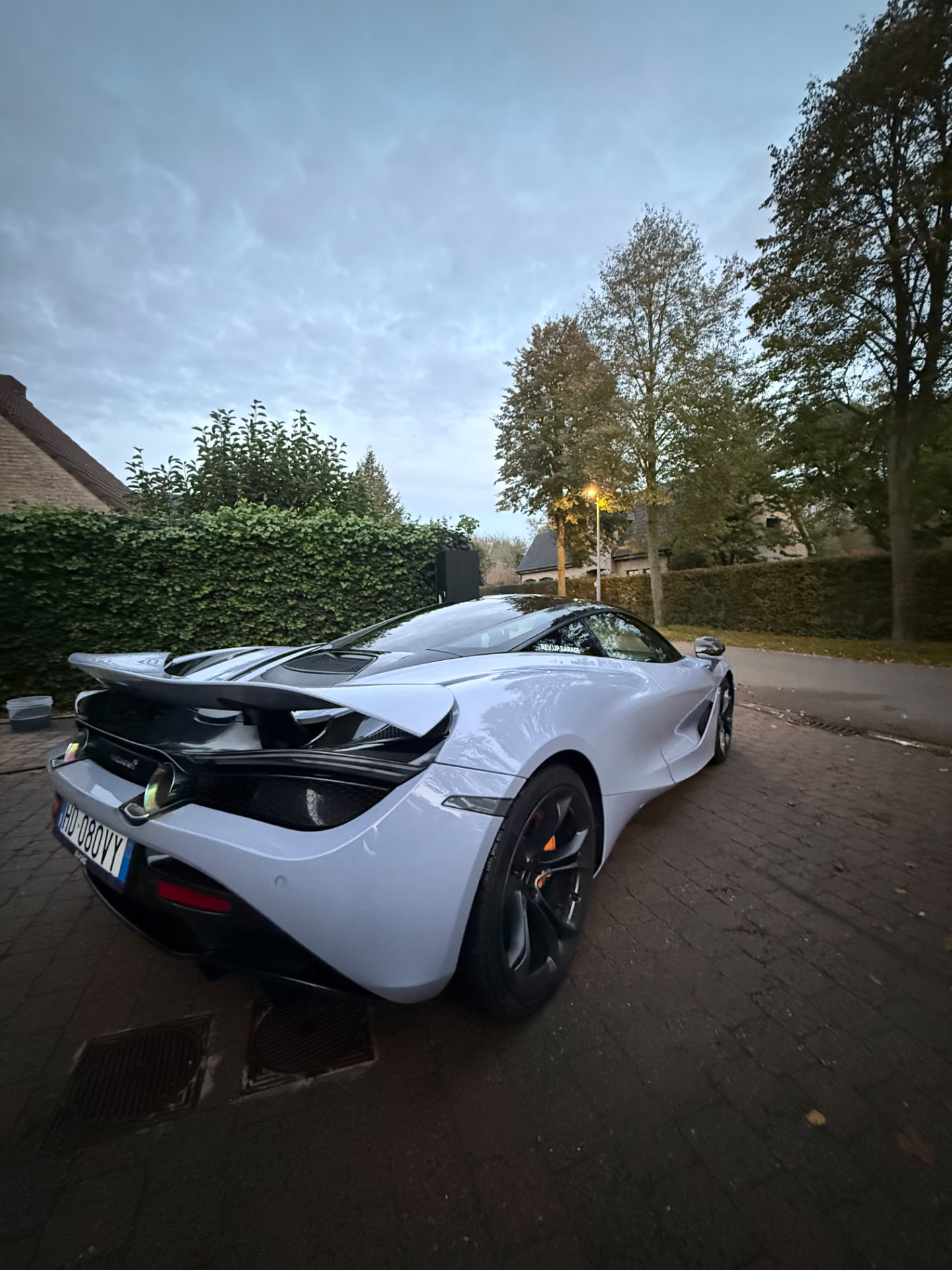 Achterzijde van een McLaren 720S na detailing